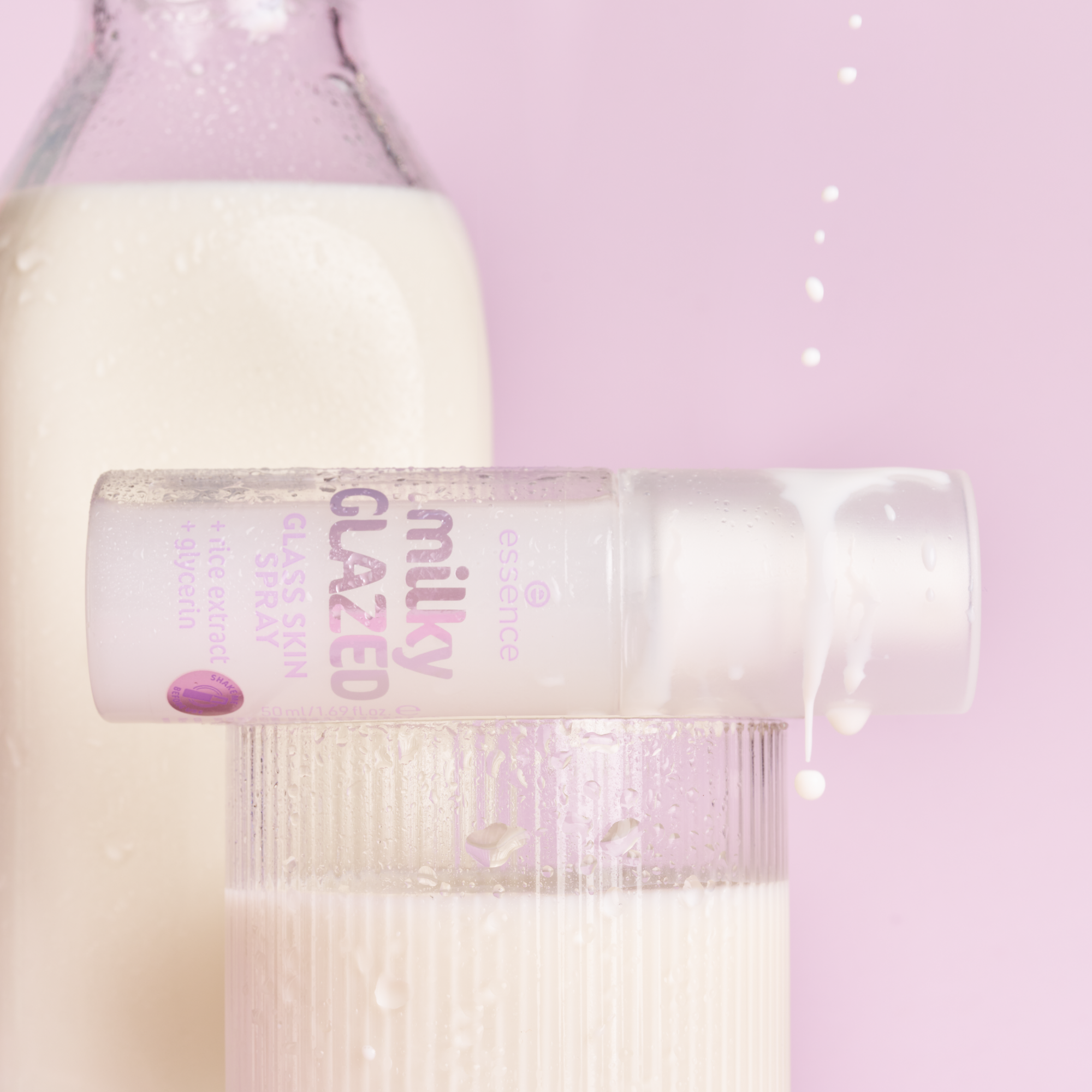 Bild: essence milky GLAZED GLASS SKIN SPRAY