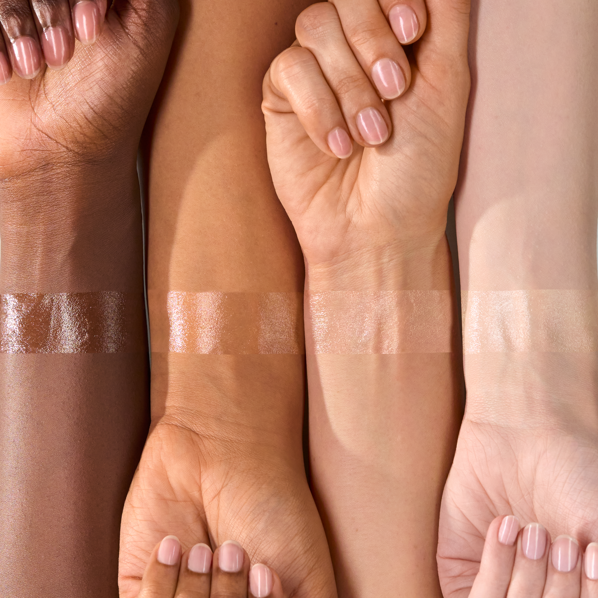 Bild: essence milky GLAZED LIQUID PRIMER