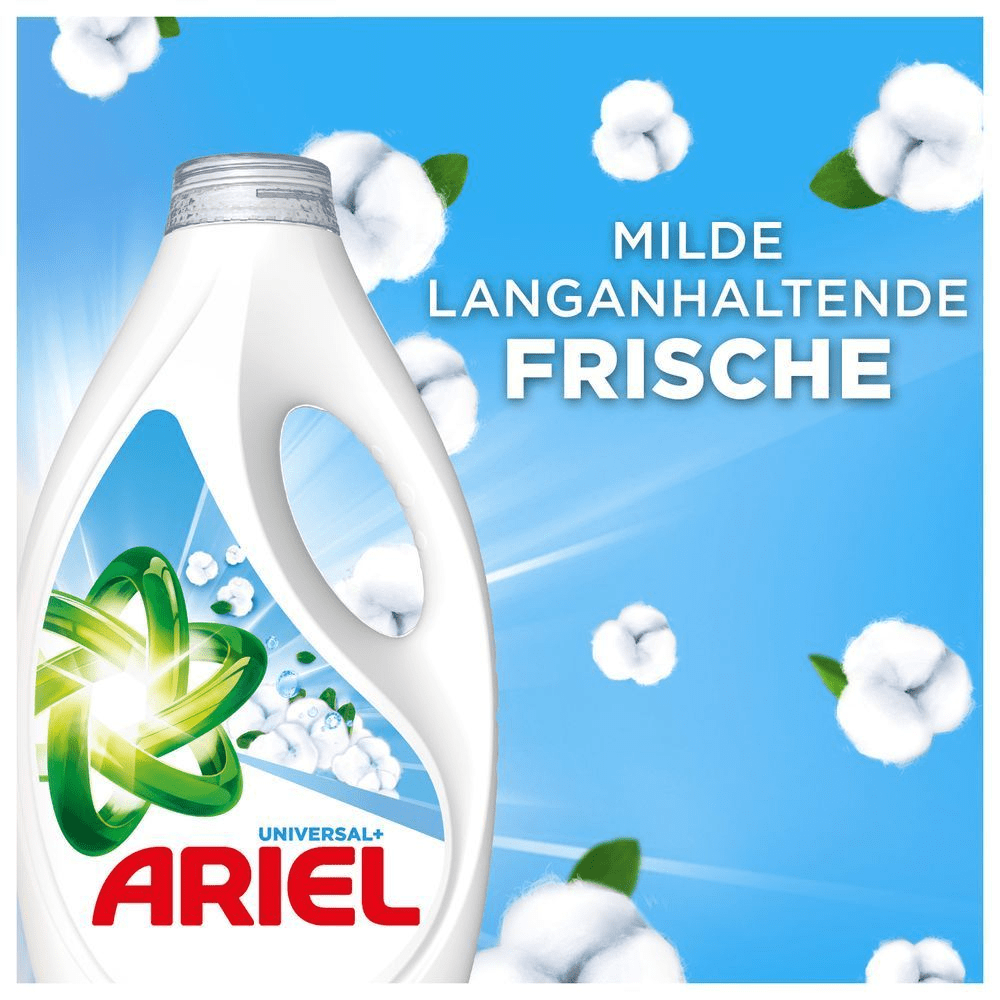 Nahaufnahme des Flüssigwaschmittels Ariel Frische Baumwollblüte Universal+, zu sehen sind Baumwollblüten, die über den hellblauen Hintergrund fliegen, und dem Text „Milde, langanhaltende Frische“. [EN] Close up of Ariel Fresh Cotton Blossom Universal+ liquid detergent with cotton buds flying over light blue the background and text reads "mild, long-lasting freshness";