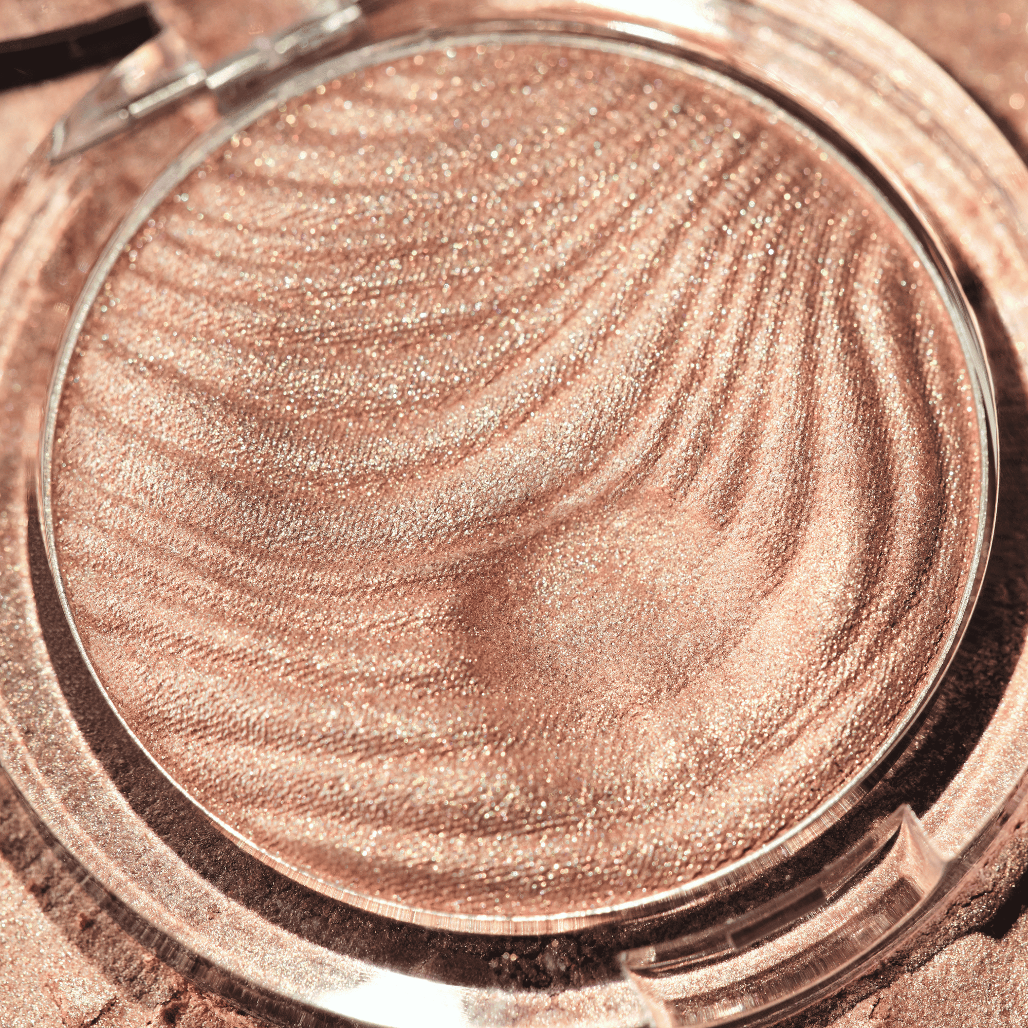 Bild: Catrice Aura Glam Bouncy Highlighter Moonlit Sand 