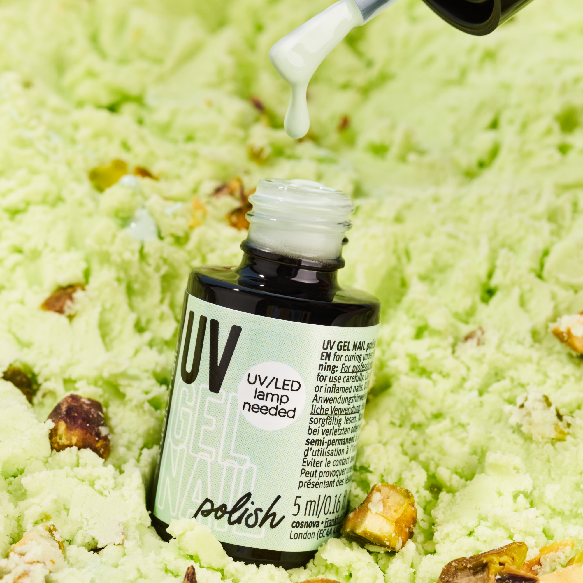 Bild: essence studio nails UV GEL NAIL polish 215