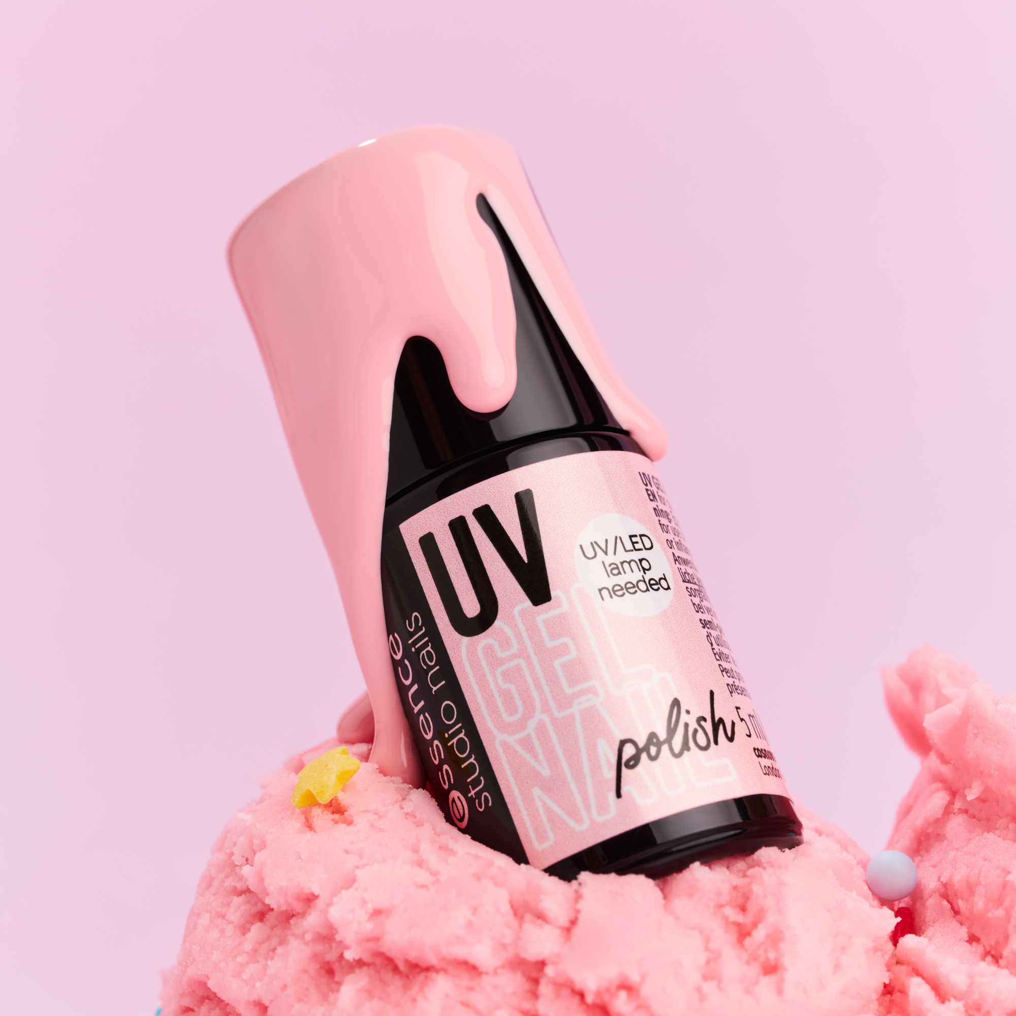 Bild: essence studio nails UV GEL NAIL polish 217