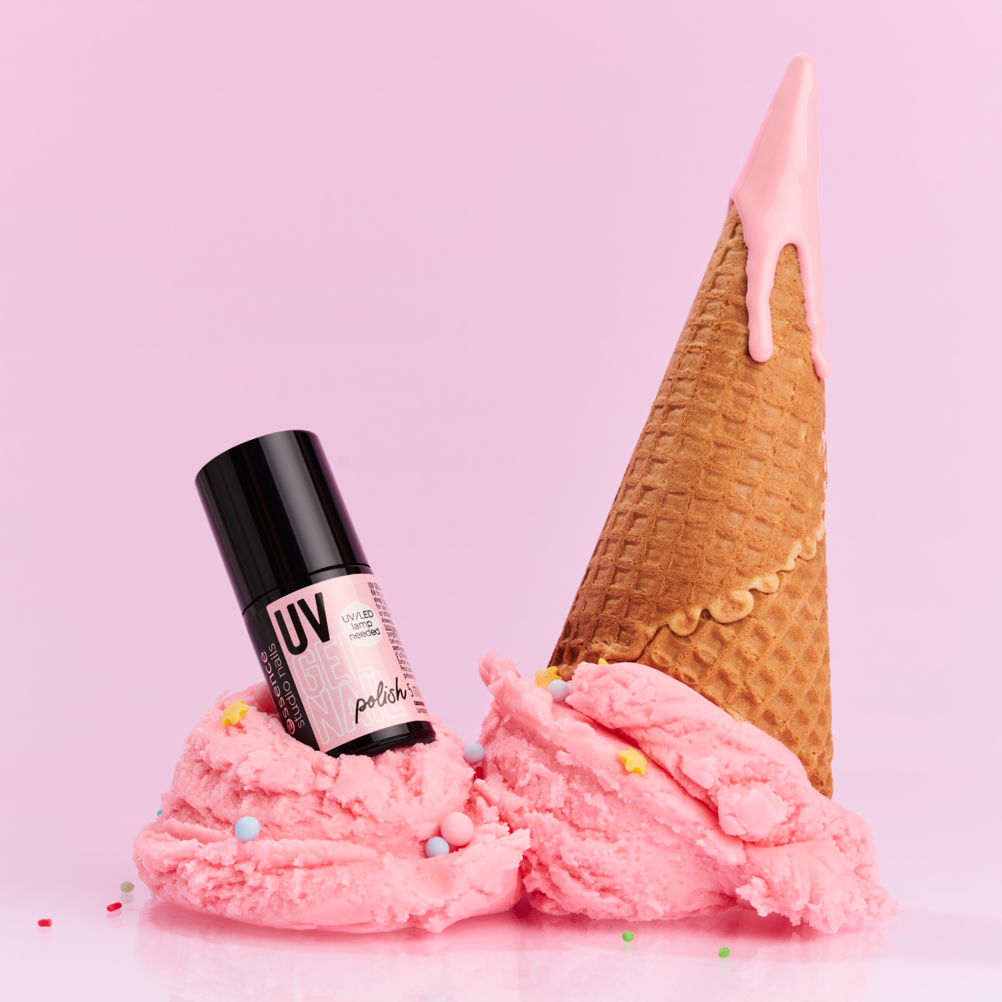 Bild: essence studio nails UV GEL NAIL polish 217