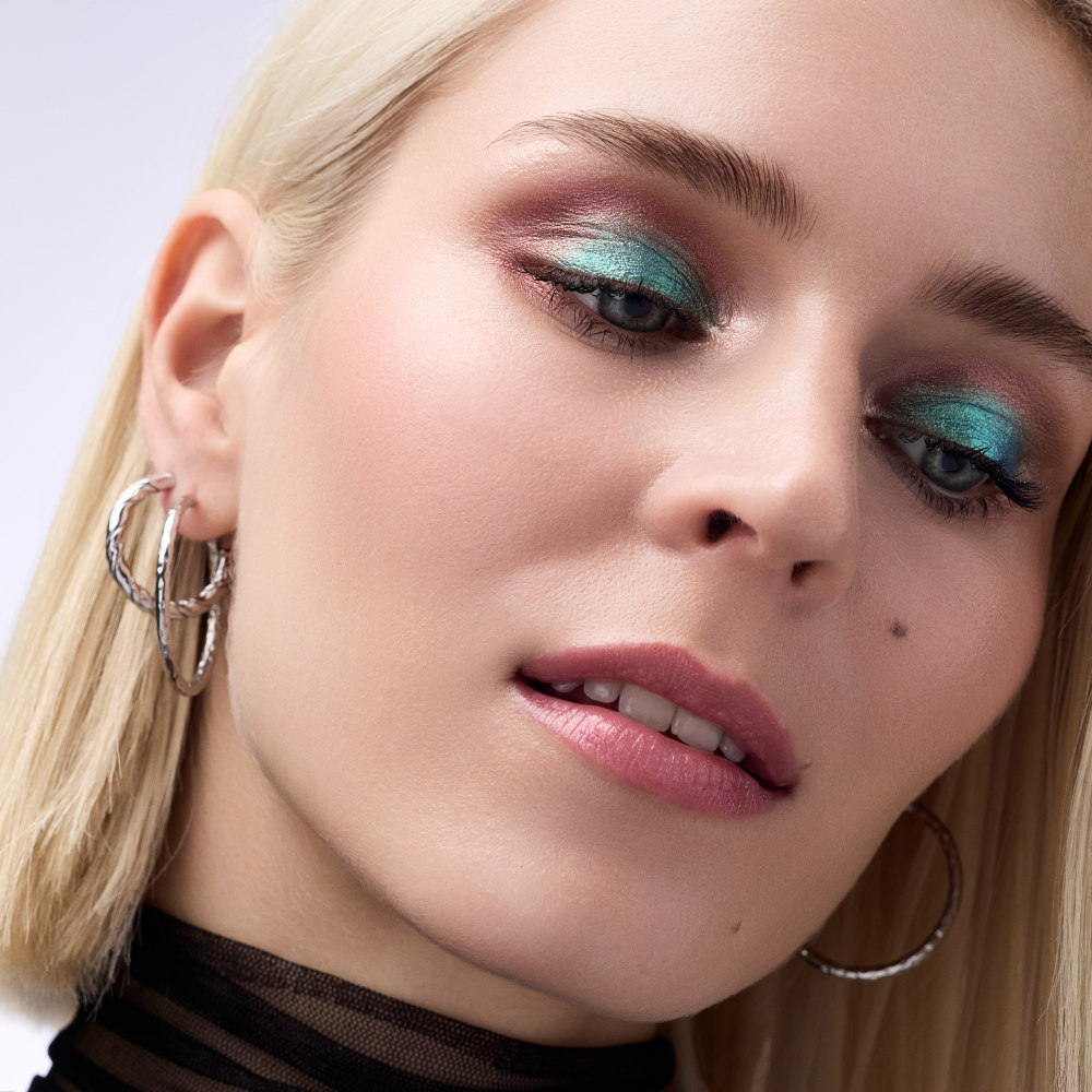 Bild: Catrice Space Glam Chrome Eyeshadow 060