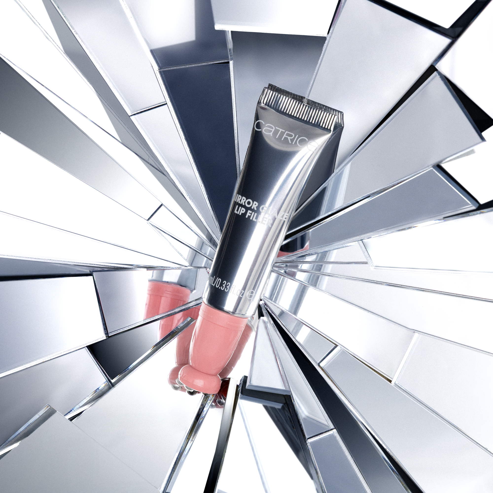 Bild: Catrice BEYOND THE MIRROR Mirror Glaze Lip Filler C01