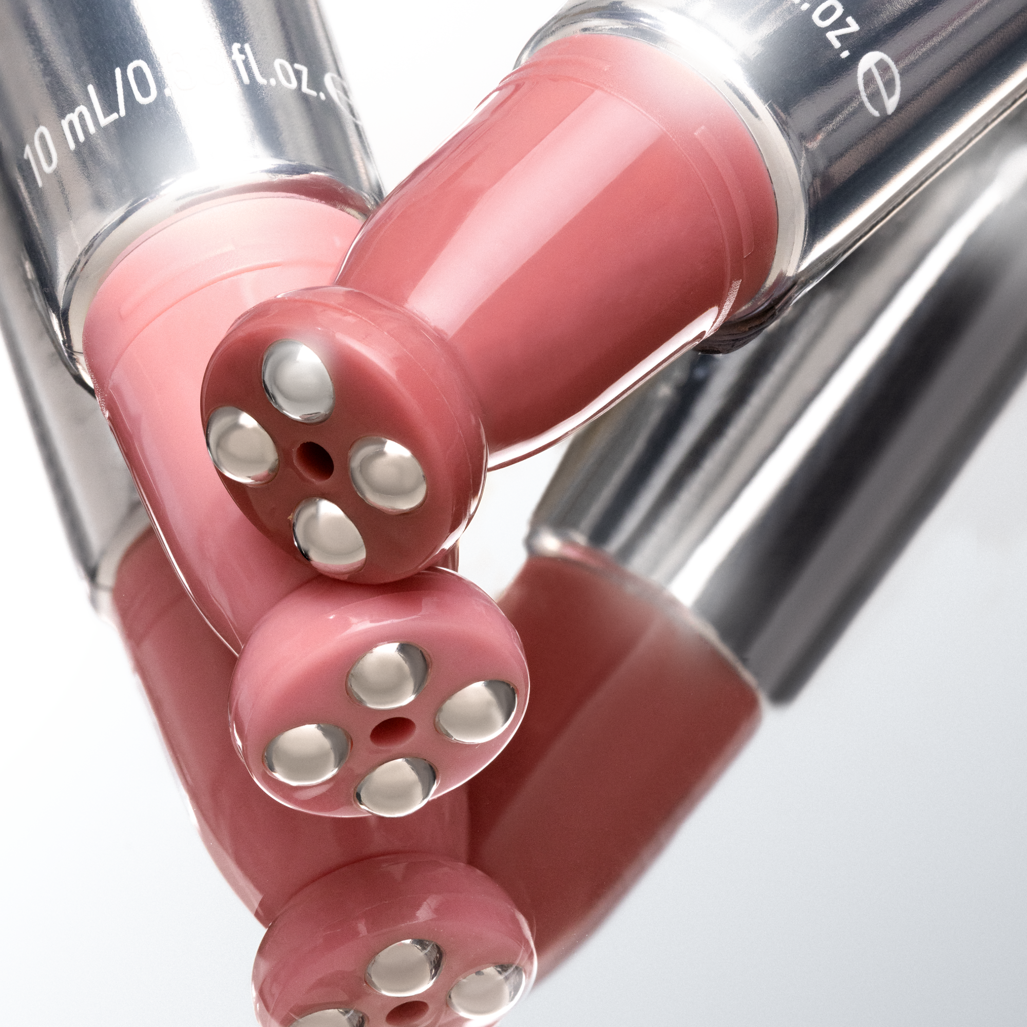 Bild: Catrice BEYOND THE MIRROR Mirror Glaze Lip Filler C01