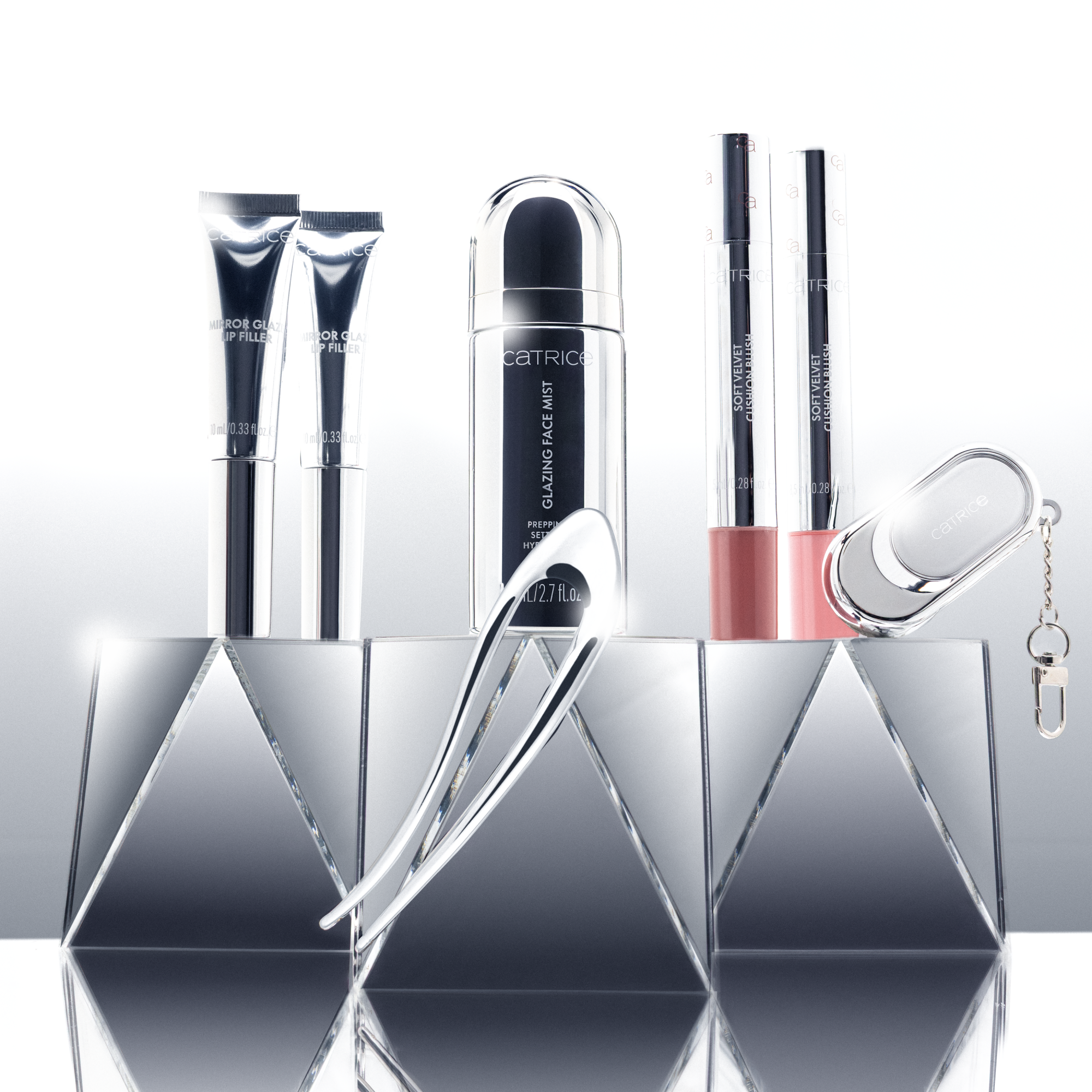 Bild: Catrice BEYOND THE MIRROR Mirror Glaze Lip Filler C02