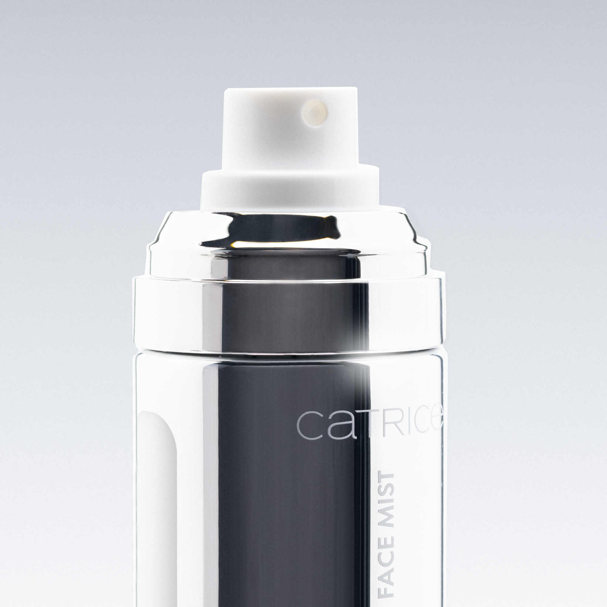 Bild: Catrice BEYOND THE MIRROR Glazing Face Mist 