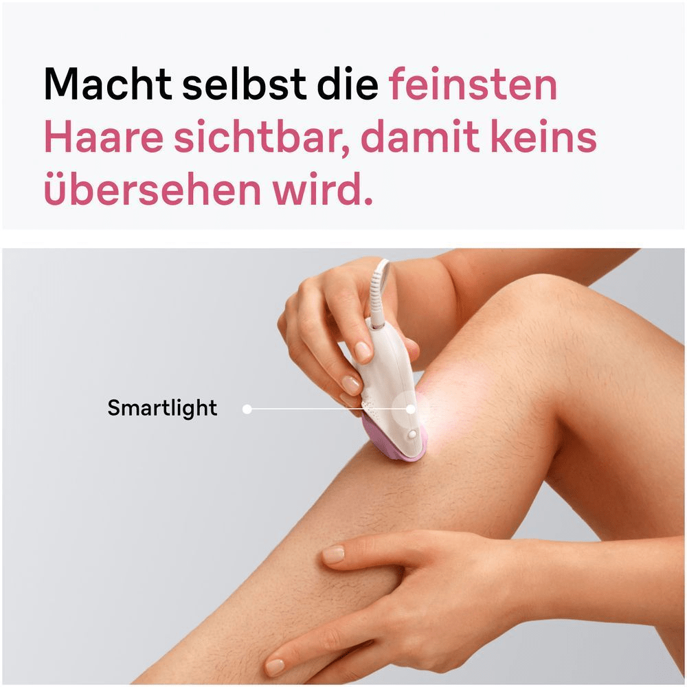 Nahaufnahme des Unterschenkels einer Frau. Frau epiliert ihren Unterschenkel mit Silk-epil 3 und eingeschaltetem Smartlight.