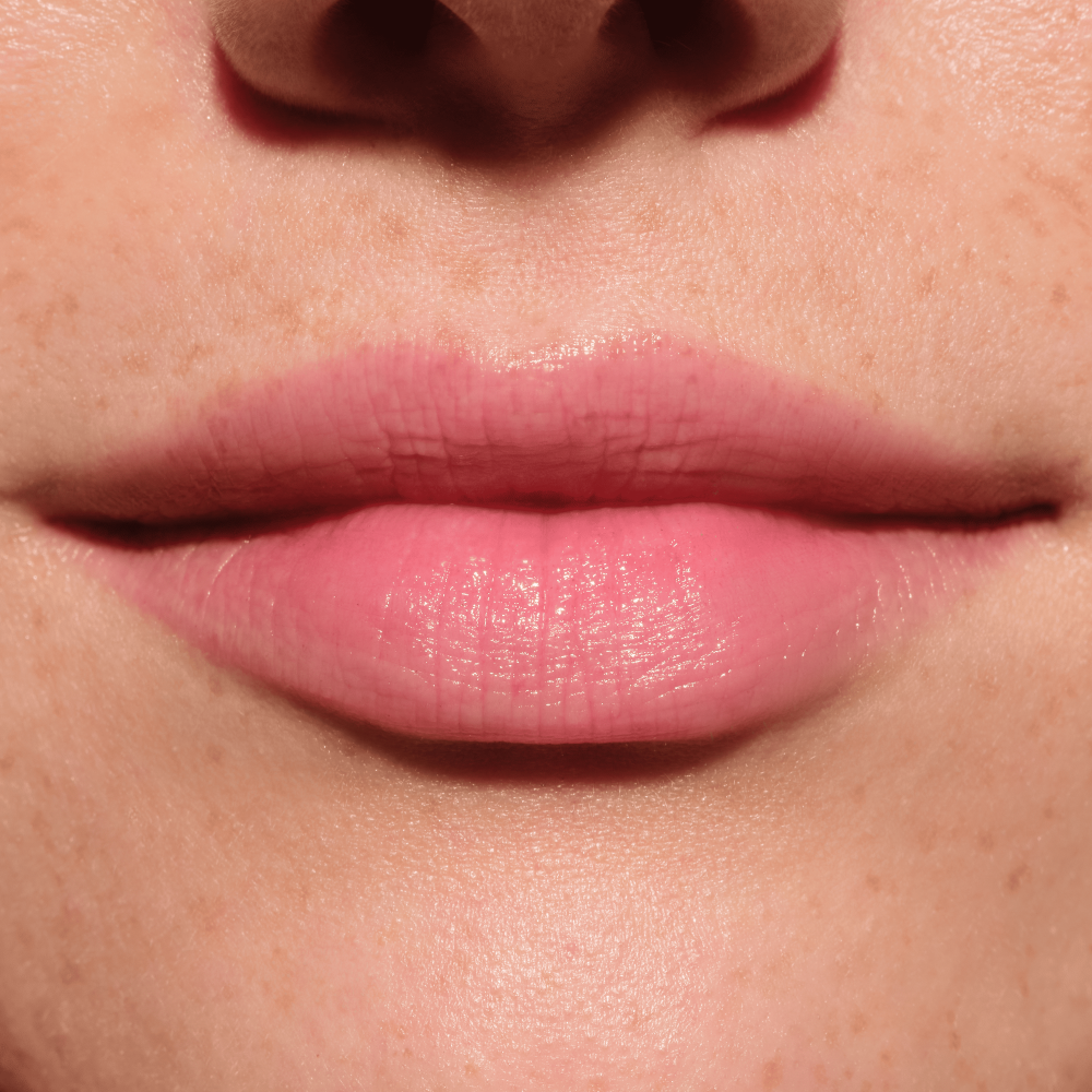 Bild: Catrice Glam In Gold Glow Lip Balm 