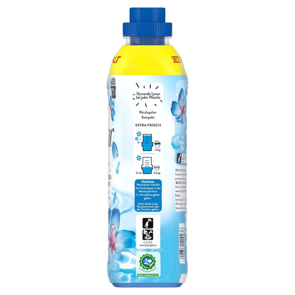 Lenor Weichspüler Kompakt Flasche, die die Aussage Extra Frisch und Dosierungsempfehlungen für verschiedene Waschladungsgrößen hervorhebt. [IT] Lenor ammorbidente compatto per bucato, con la scritta Extra Frisch evidenziata sulla confezione.