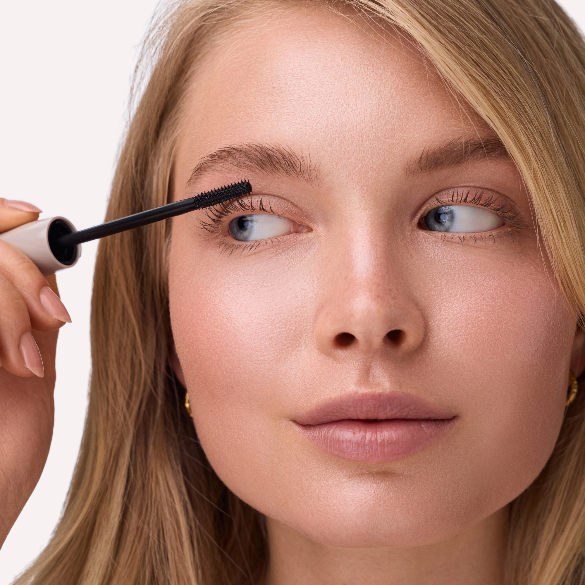 Bild: Catrice Glam & Doll Curl Freeze Lash Sculpt Gel