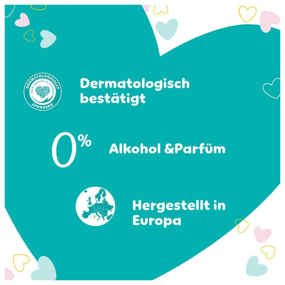 Ein türkisfarbenes Herz auf einem weißen Hintergrund mit bunten Herzen hebt die Eigenschaften der Pampers Sensitive Baby-Feuchttücher hervor. Im Text steht, dass die Feuchttücher von Dermatologen der Skin Health Alliance bestätigt sind, 0 % Alkohol und Parfüm und 0 % Plastik im Tuch enthalten und in Europa hergestellt werden.