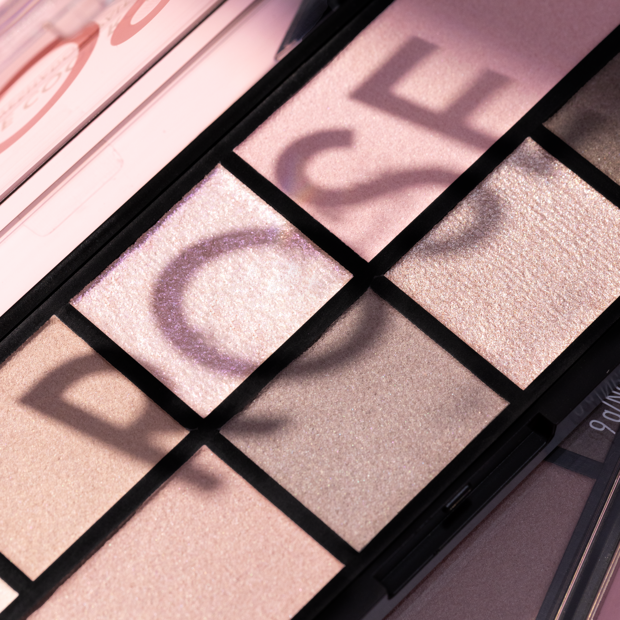 Bild: Catrice CATRICE THE COOL ROSE EYESHADOW PALETTE X
