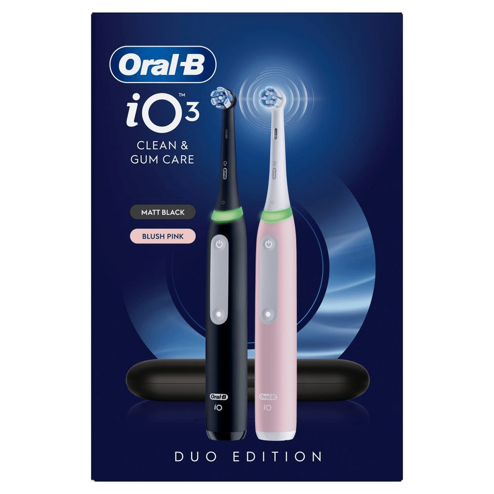 Oral-B iO 3 Duo Edition Zahnbürsten in Mattschwarz und Rosa, für Reinigung und Zahnfleischpflege. [IT] Oral-B iO3 spazzolini edizione duo: nero opaco e rosa cipria per pulizia e gengive. [ES] Oral-B iO3 Duo Edition: cepillos negro mate y rosa, limpieza y cuidado de encías.