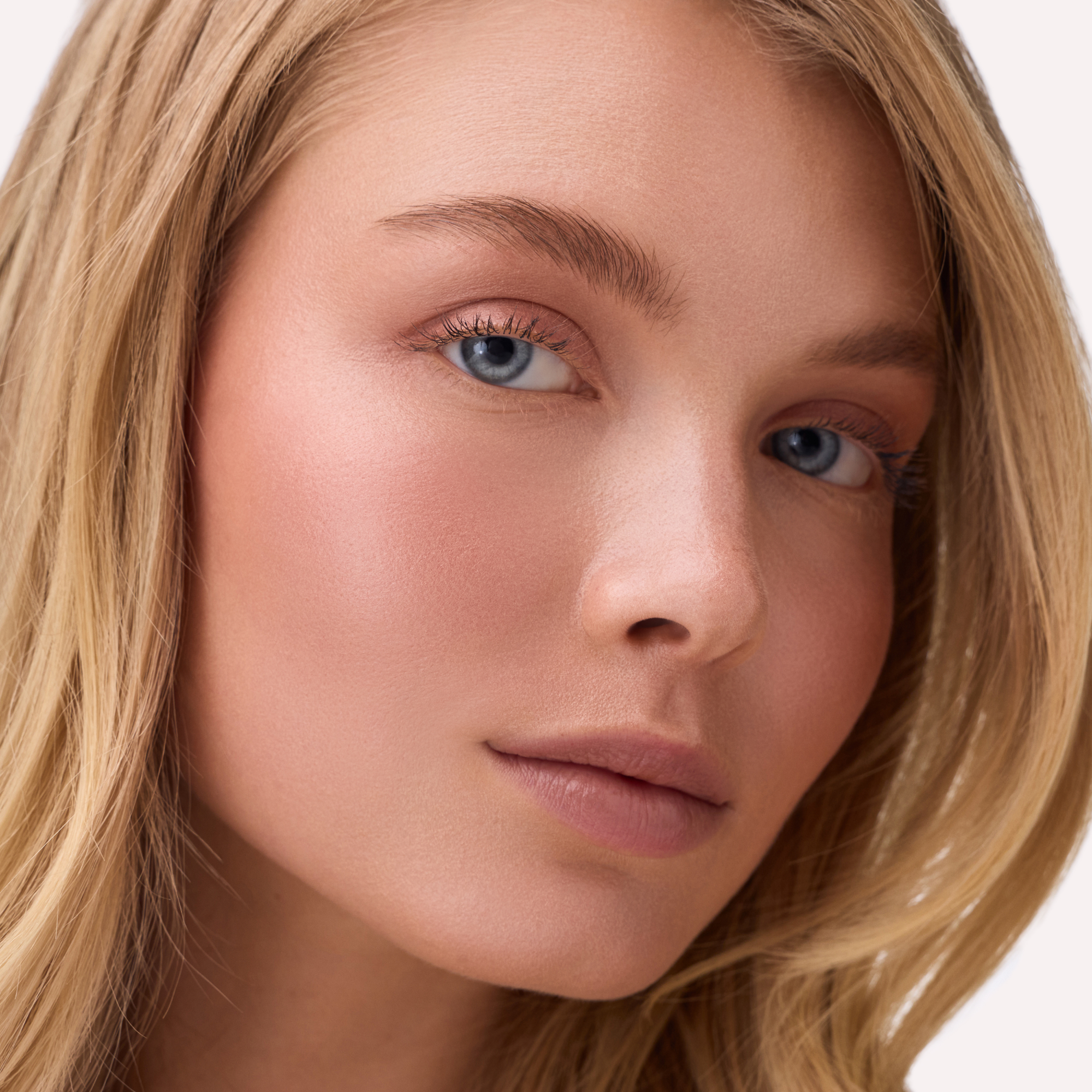 Bild: Catrice CATRICE EYE BLUSHER LIQUID EYESHADOW 040 