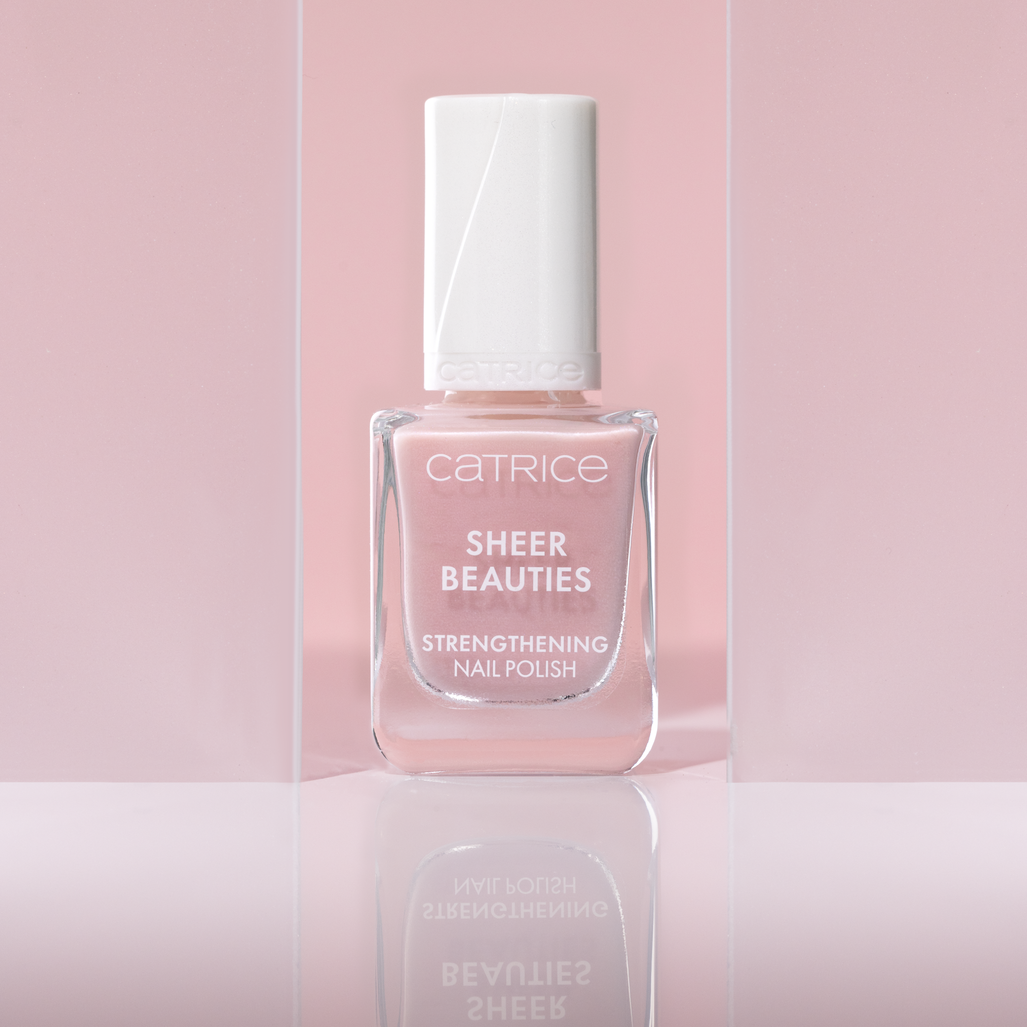 Bild: Catrice Sheer Beauties Strengthening Nail Polish Barely Blushed 030