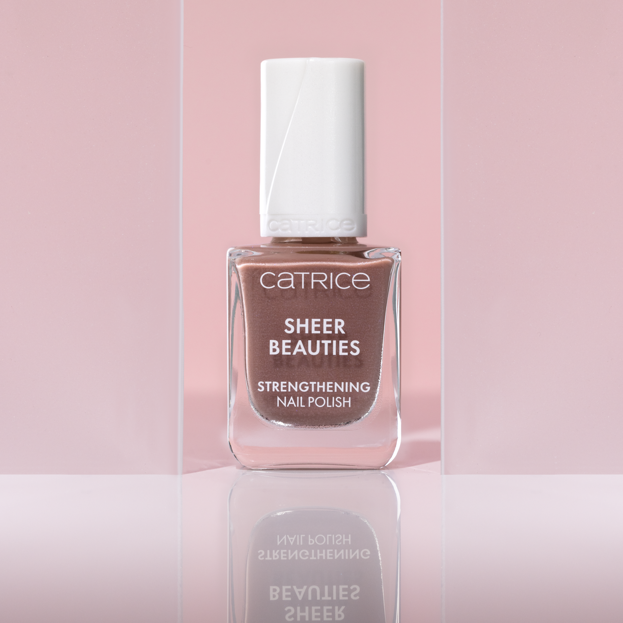 Bild: Catrice Sheer Beauties Strengthening Nail Polish Dusty Romance 070