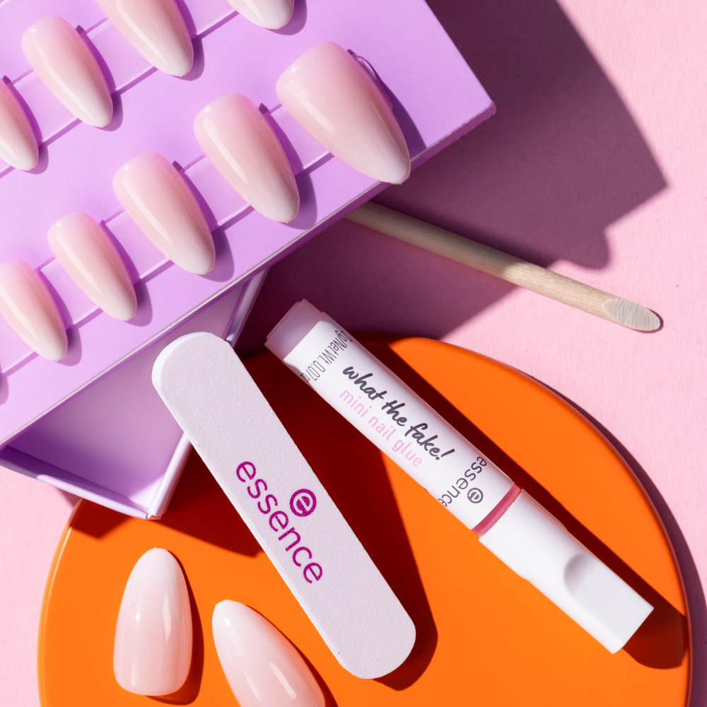 Bild: essence what the fake! PRESS-ON NAILS manicure set BABYBOOMER 03
