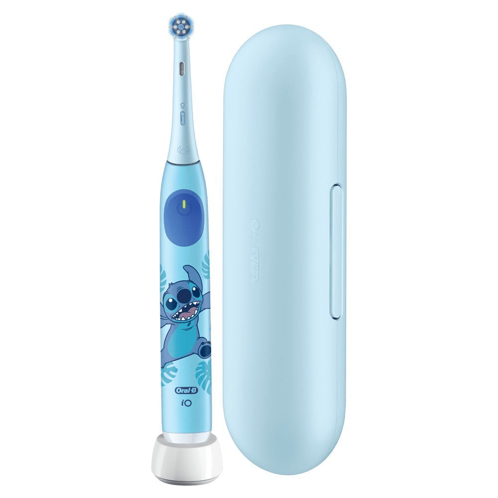 Oral-B iO elektrische Zahnbürste für Kinder mit Stitch-Motiv und passender Reisebox. [IT] Spazzolino elettrico Oral-B iO con custodia da viaggio, caratterizzato dal personaggio di Stitch di Lilo & Stitch.;
